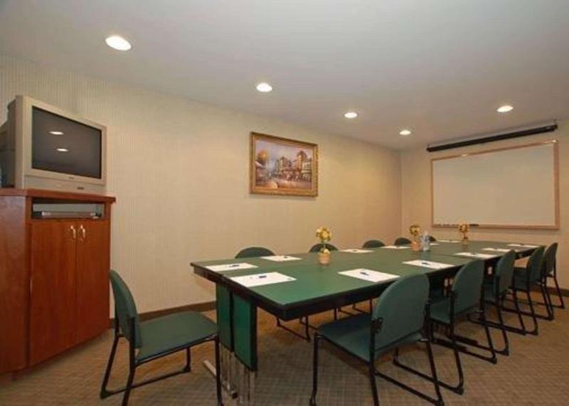 Comfort Inn Brooklyn - photo 33