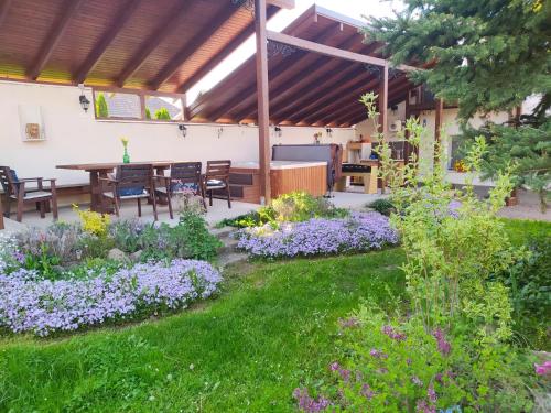 Ribizli Vintage Vendégház — 4-Star Luxury Hotel in Parad, Hungary