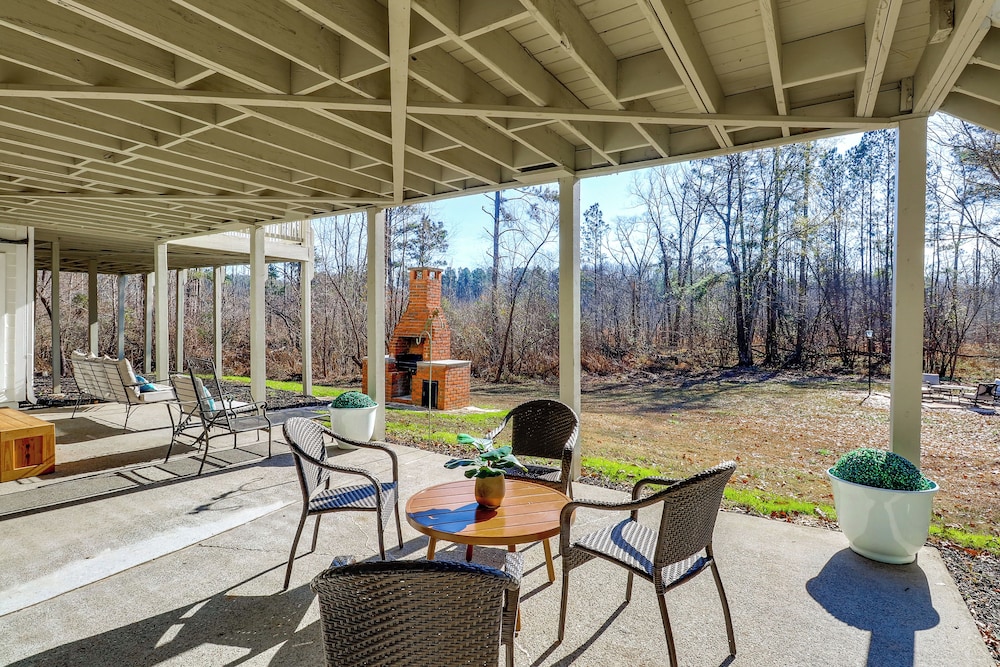 Private Lake & Trails: Secluded Woodstock Retreat in Woodstock, United States
