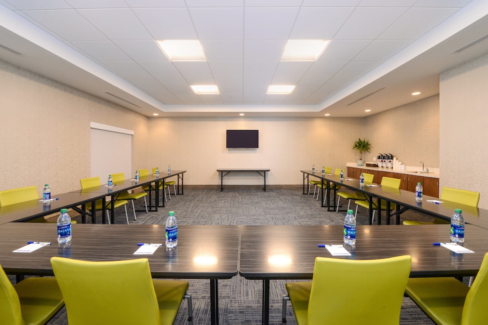 Holiday Inn Express & Suites Ruskin by IHG - photo 51