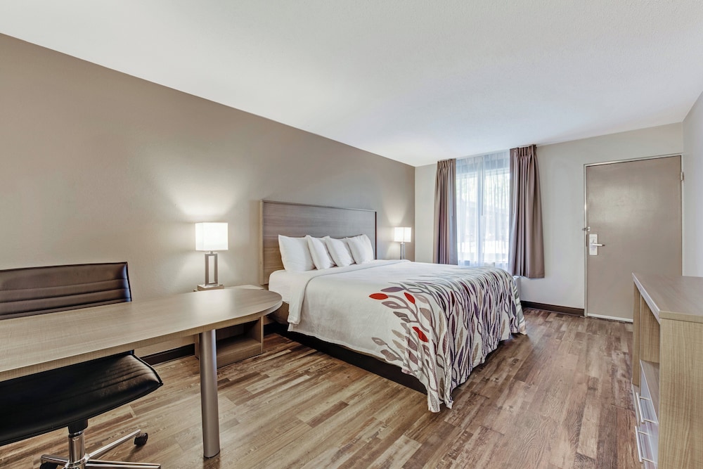 Red Roof Inn & Suites Wilkesboro - photo 12