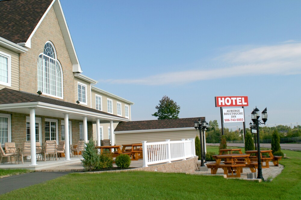 Auberge Bouctouche Inn & Suites pet-friendly hotel Bouctouche