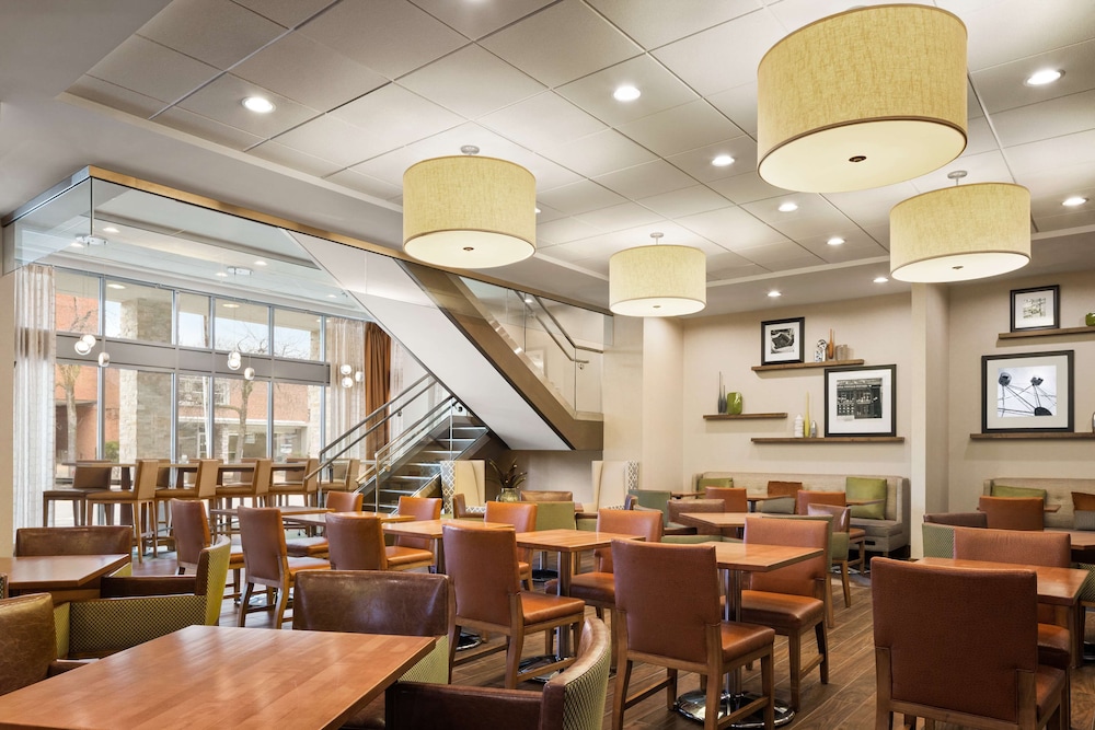 Hampton Inn & Suites Clayton St. Louis Galleria Area - photo 27