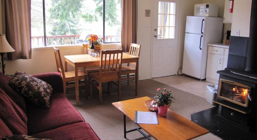 Green Acres Lakeside Resort — Salt Spring Island — photo 2