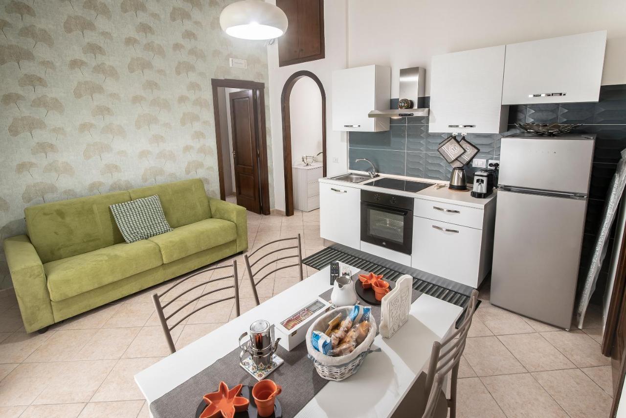Appartamento con Balcone Porto Isole Centro Storico Napoli — 4-Star Luxury Hotel in Naples, Italy