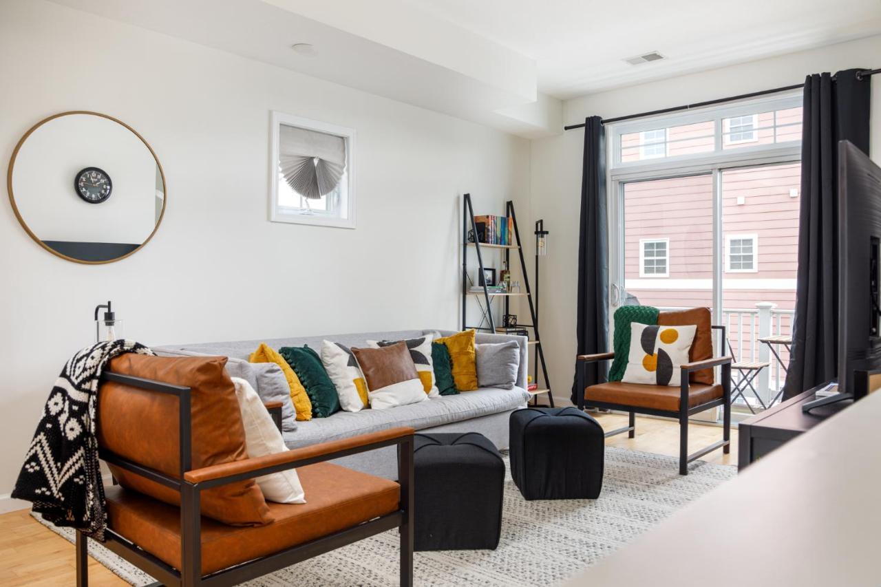 Midtown Modern urban condo walkable to bars and beach — 4-Star Luxury Hotel in Traverse City, United States