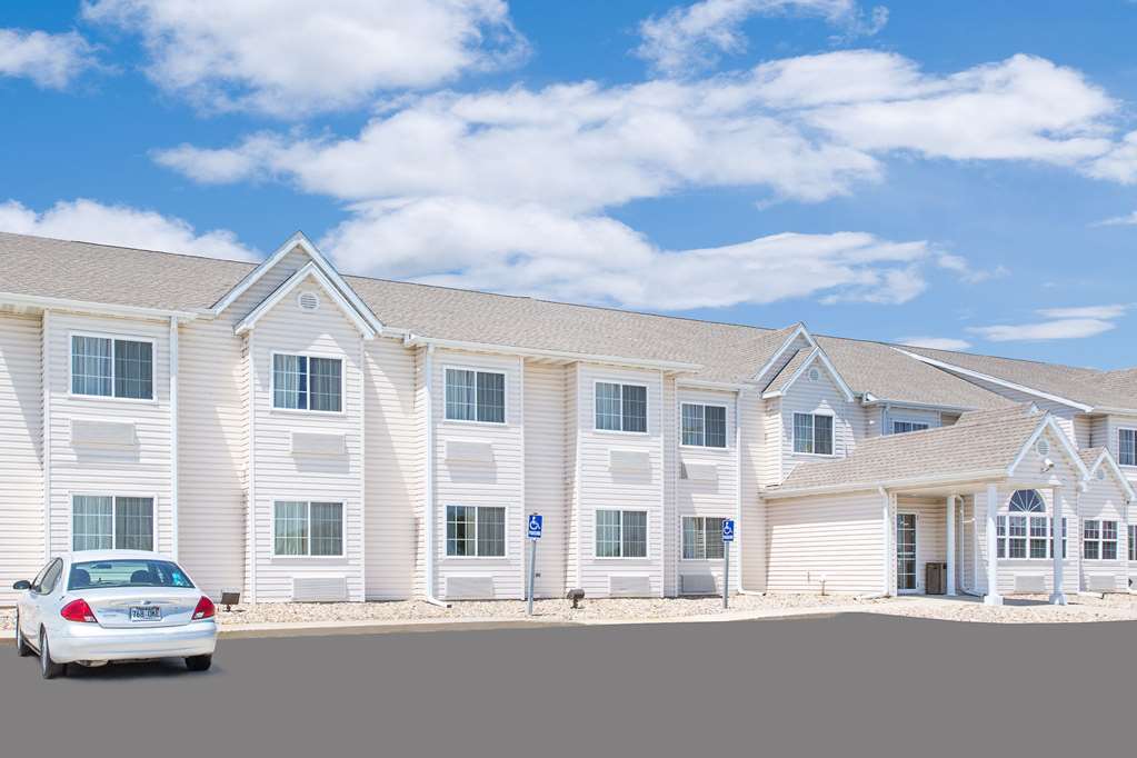 Microtel Inn & Suites by Wyndham Colfax Newton - featured photo