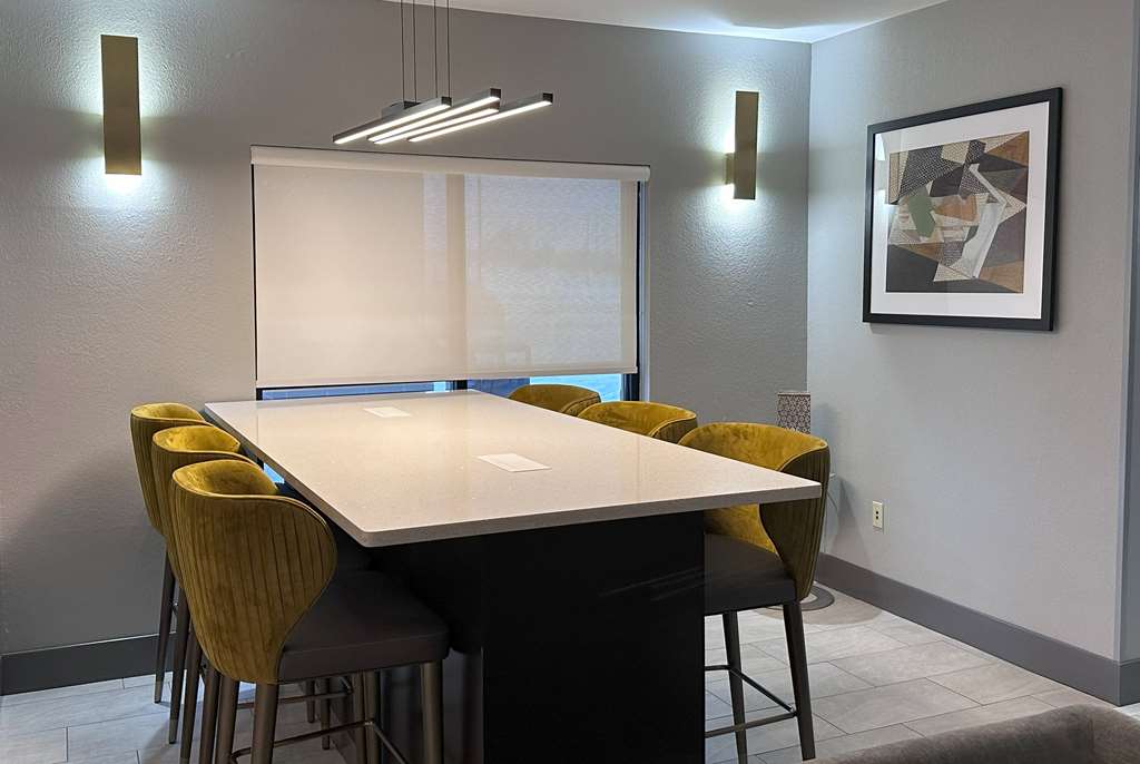 La Quinta Inn & Suites by Wyndham South Bend - photo 33