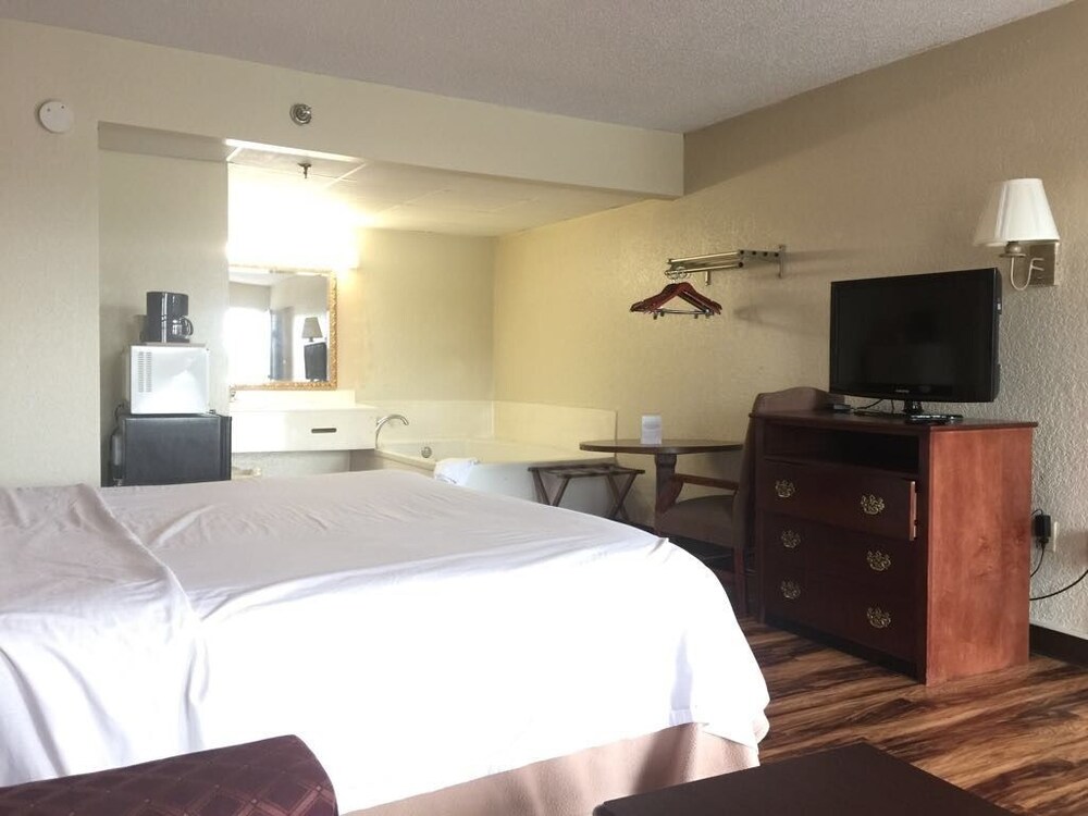 Bear Mount Inn & Suites - photo 14