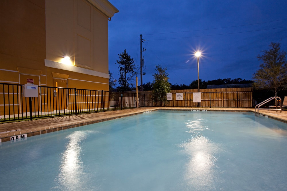 Holiday Inn Express & Suites Jacksonville Atlantic Beach by IHG - photo 19
