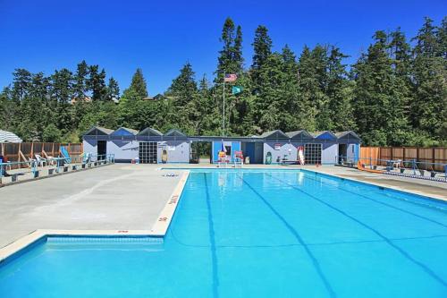 Totally Beachin Getaway by AvantStay Waterfront - photo 6