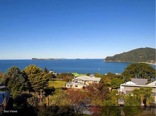 Pretty on Paku Tairua Cottage — 4-Star Luxury Hotel in Tairua, New Zealand