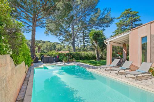 Vue Mer I Calme I Verdoyant I 8 Pers I Clim I Bbq in Hyeres, France