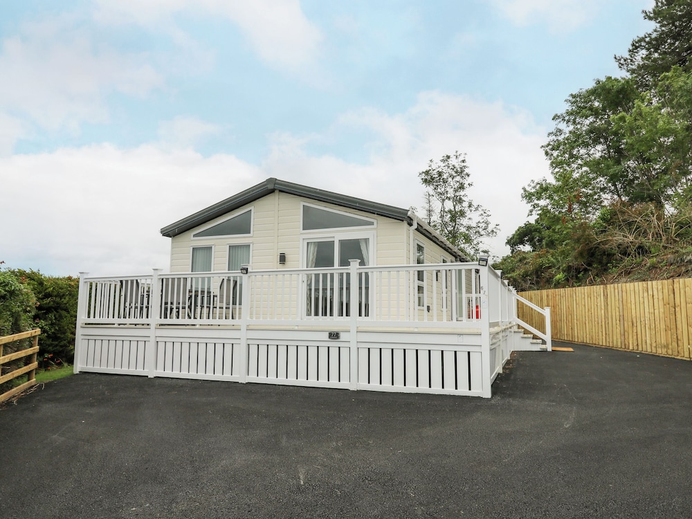Platinum Lodge — 4-Star Luxury Hotel in Borth, United Kingdom