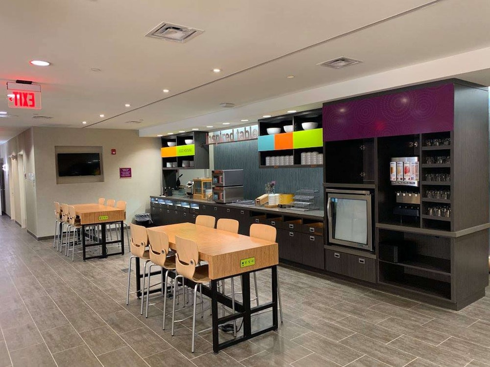 Home2 Suites by Hilton Newark Airport - photo 17