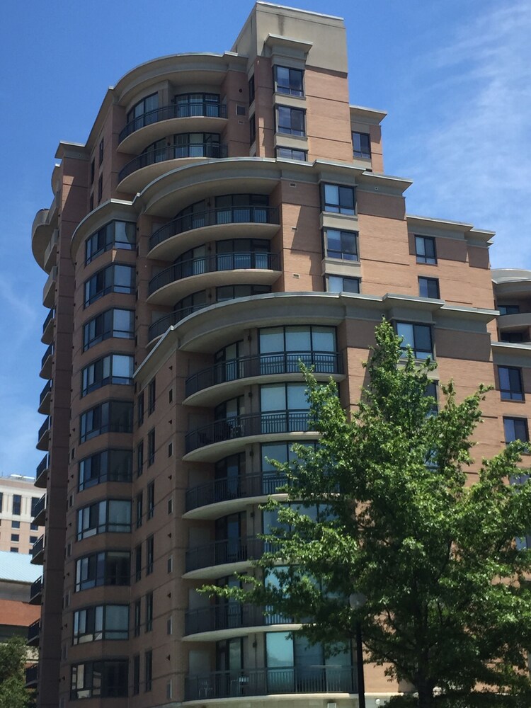 Instrata Pentagon City — 4-Star Luxury Hotel in Arlington, United States