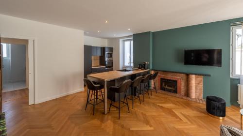 L’art Deco T3 Terrasse Classe Meuble de Tourisme in Rodez, France