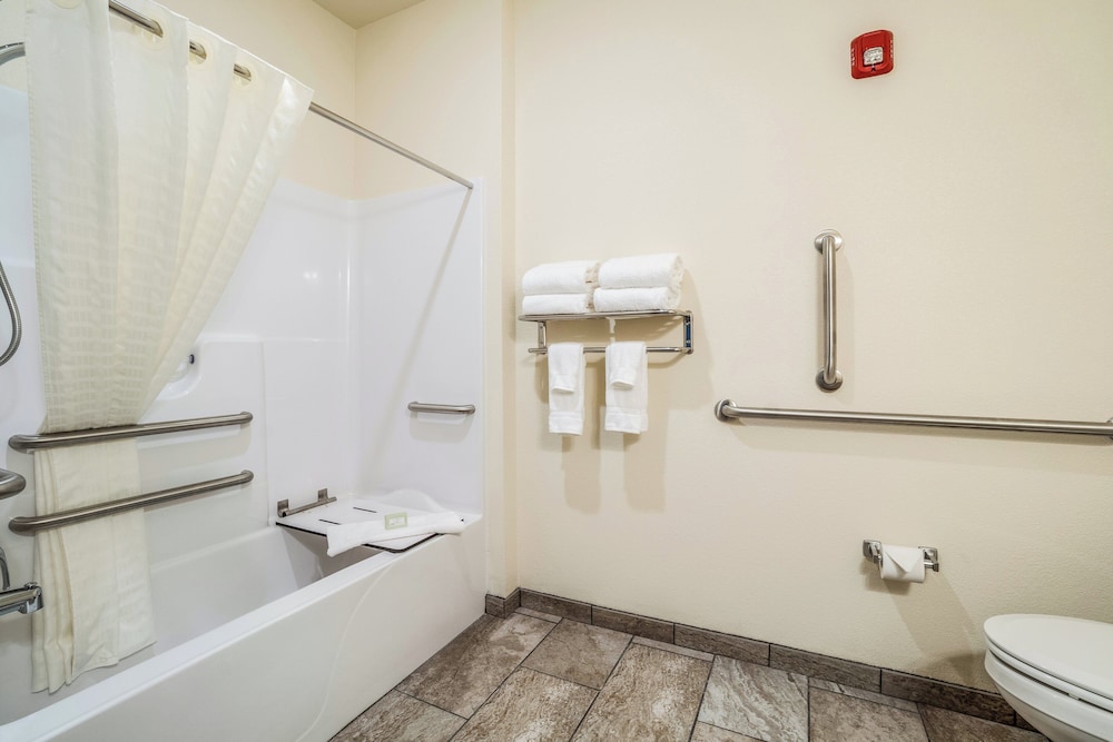 Cobblestone Hotel & Suites Newport - photo 39