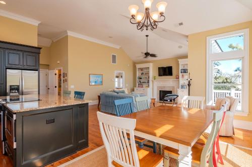 Alta Mira by Oak Island Accommodations - photo 10