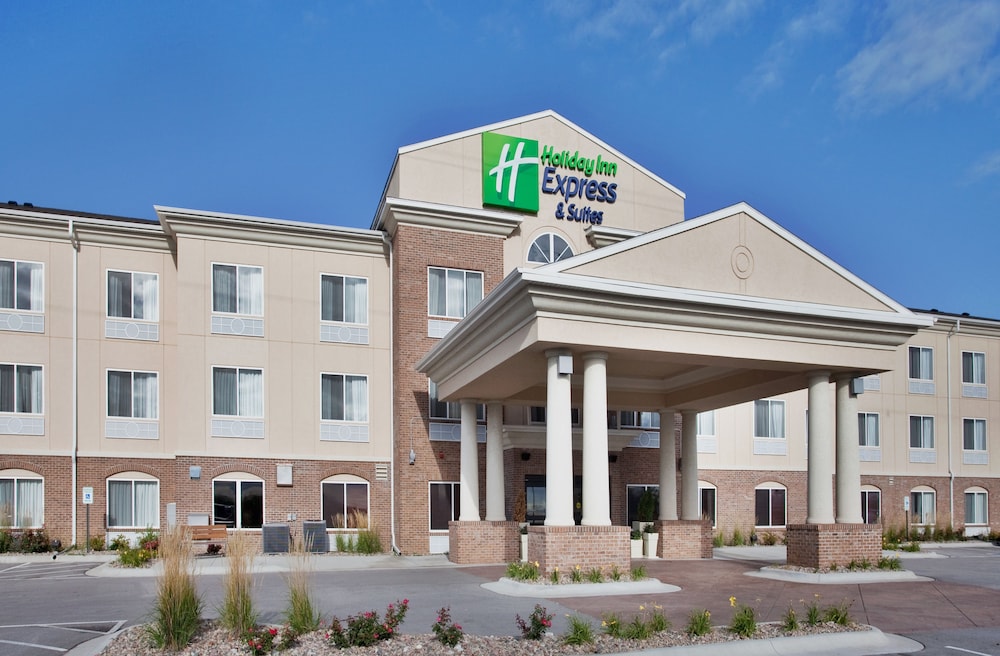 Holiday Inn Express Suites Cherry By Ihg — Omaha
