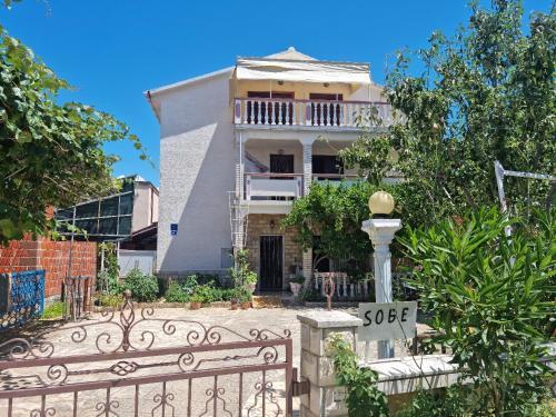 Rooms Mat 300 M From Sea in Vir, Croatia