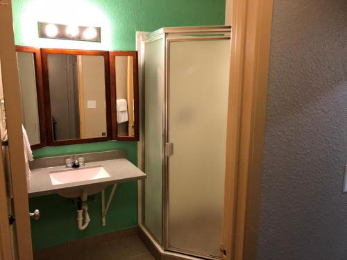 Quest Inn Motel - photo 6