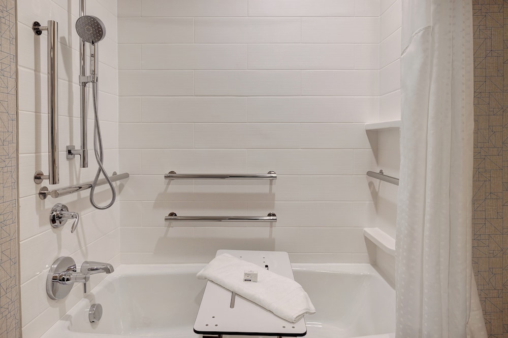 Holiday Inn Express & Suites Detroit Dearborn by IHG - photo 38