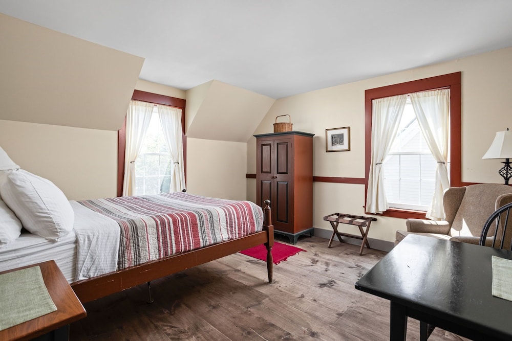 Artists Colony Inn & Restaurant - photo 17