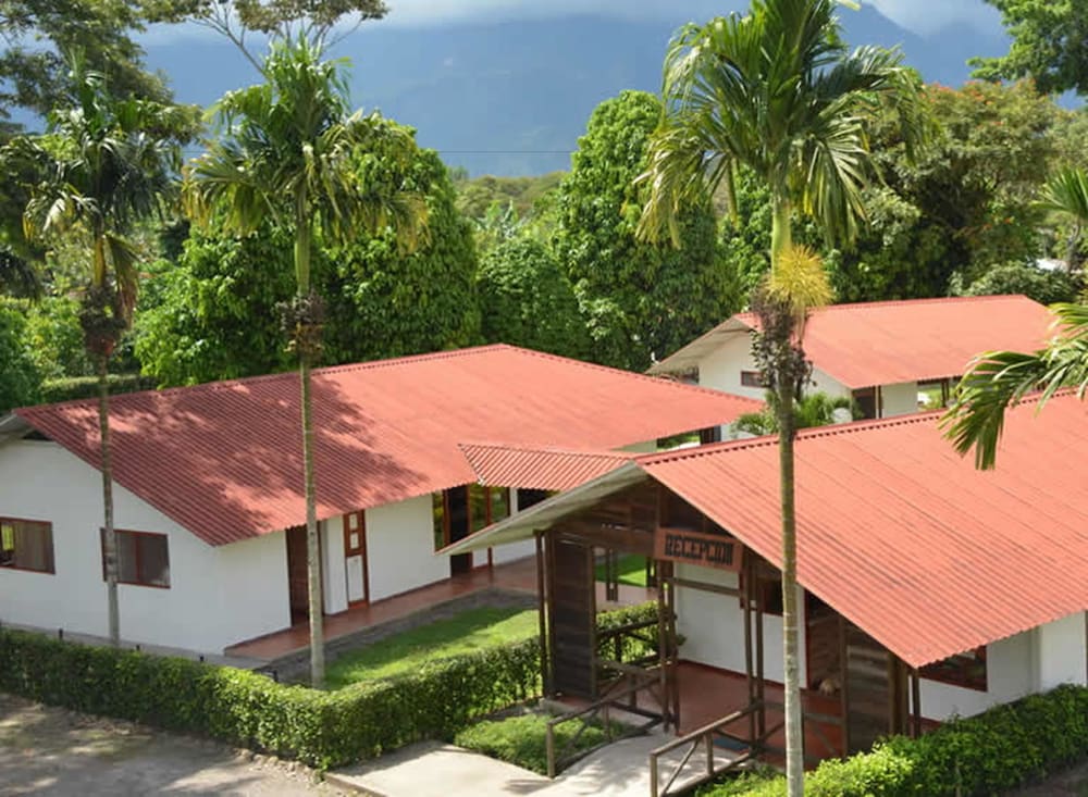 Hotel Mayura — hotel in Cumaral