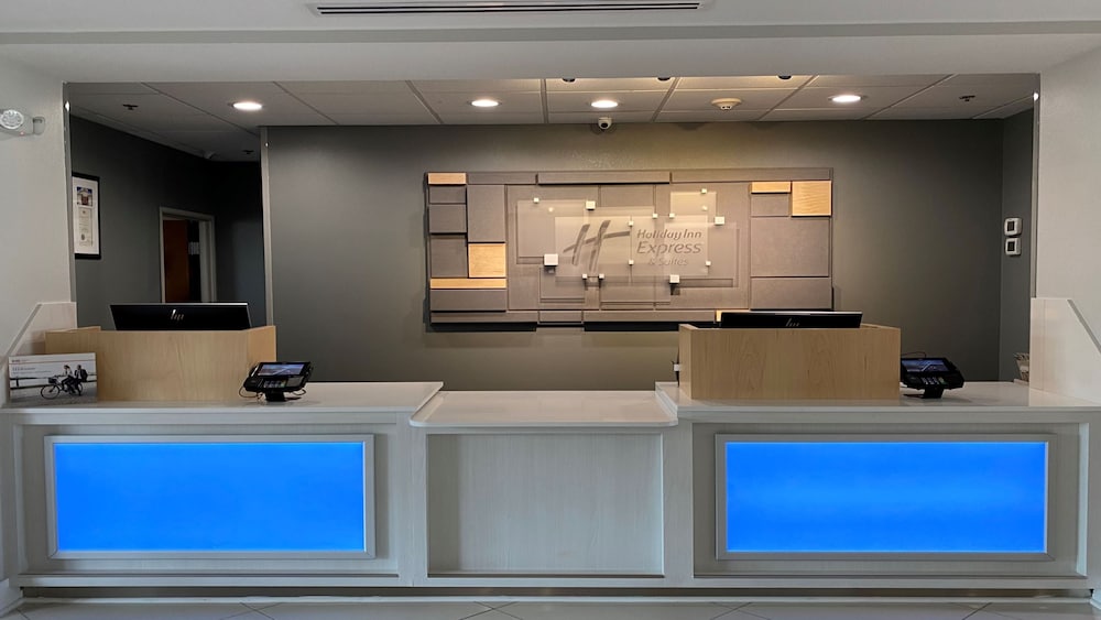 Holiday Inn Express Hotel & Suites BYRAM by IHG - photo 42