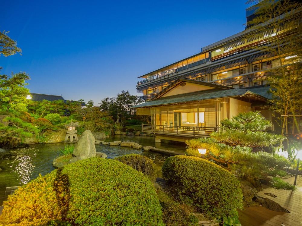 Grandia Housen - carbon neutral hotel in Awara