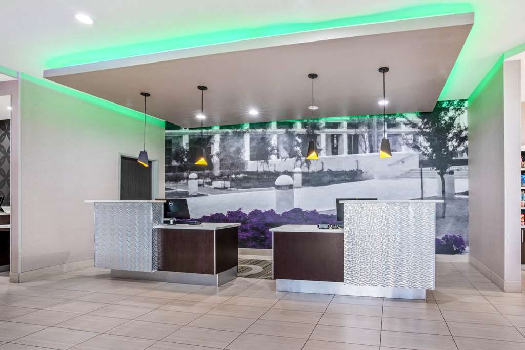 La Quinta Inn & Suites by Wyndham College Station South - photo 17