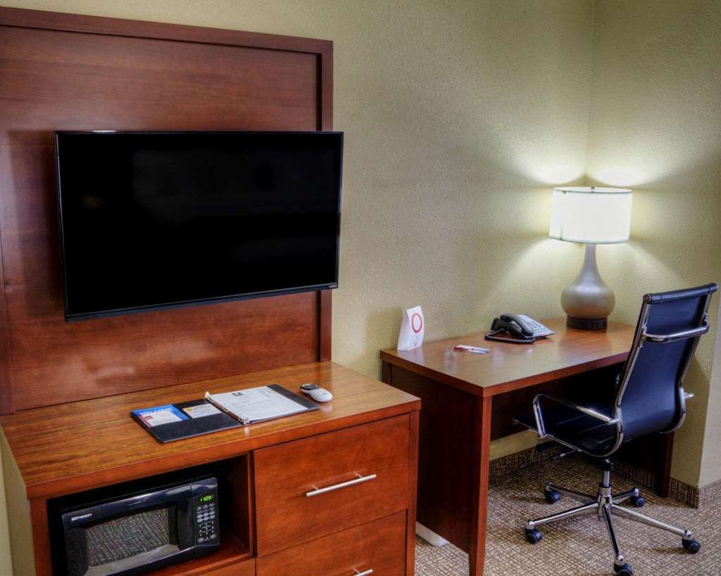 Comfort Suites Plymouth near US 30 - photo 17