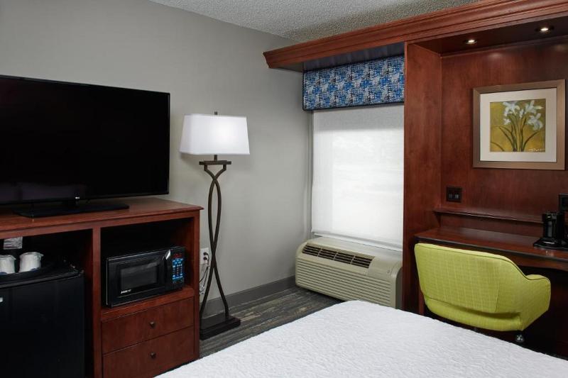 Hampton Inn Atlanta NW Cumberland - photo 29