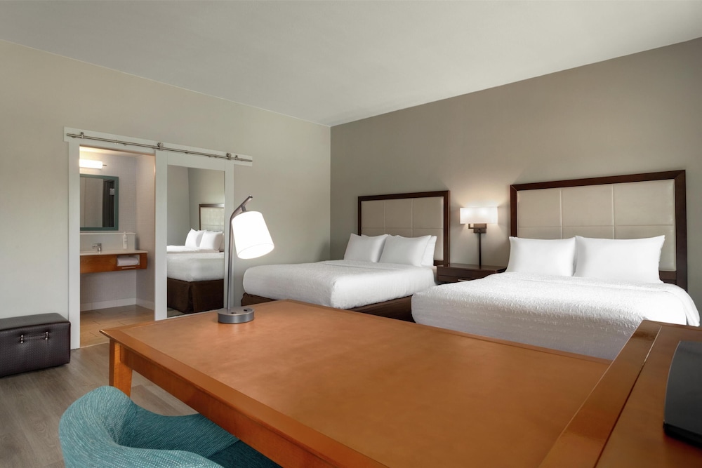 Hampton Inn & Suites Tampa Busch Gardens Area - photo 17