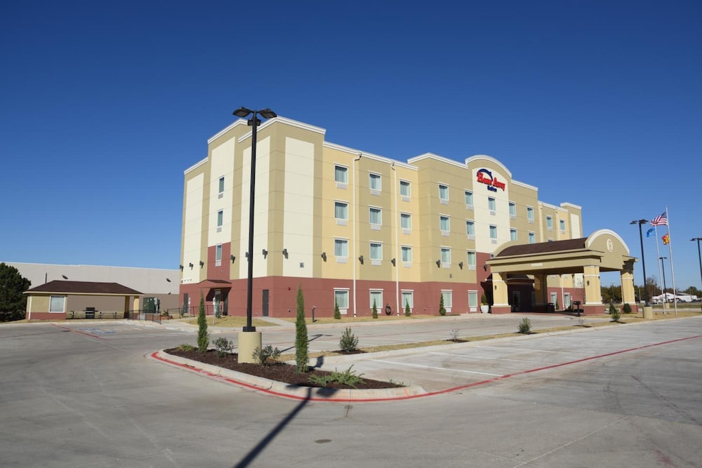 Home Away Suites - photo 41