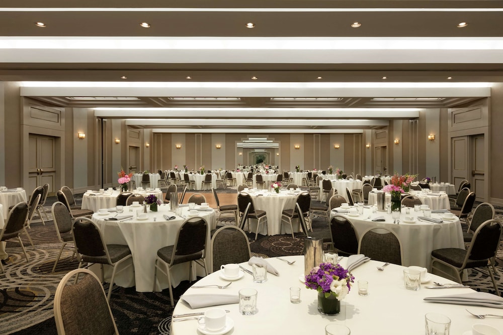 DoubleTree by Hilton New York LaGuardia Airport - photo 34
