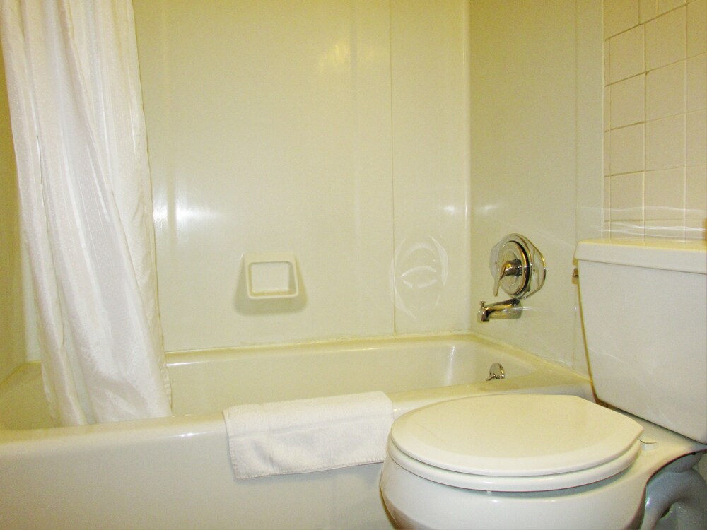 Euclid Motel - photo 10