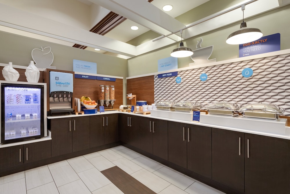 Holiday Inn Express & Suites Mt. Pleasant by IHG - photo 29