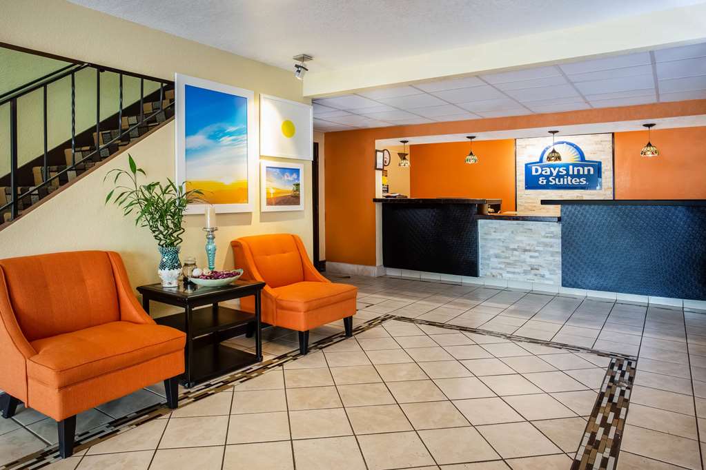 Days Inn & Suites by Wyndham Stevens Point - photo 4