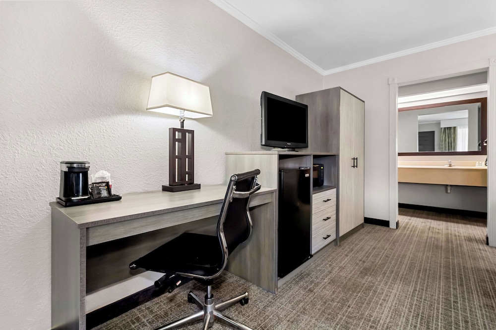 Quality Inn & Suites Florence Civic Center - photo 12
