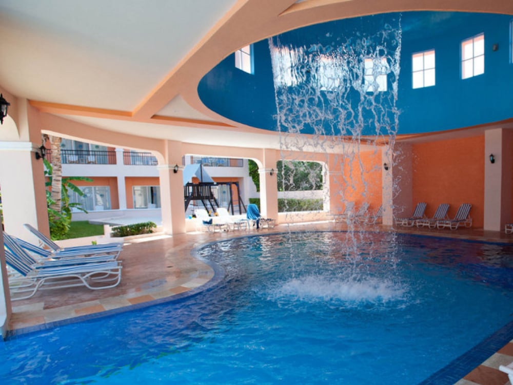 Pool waterfall