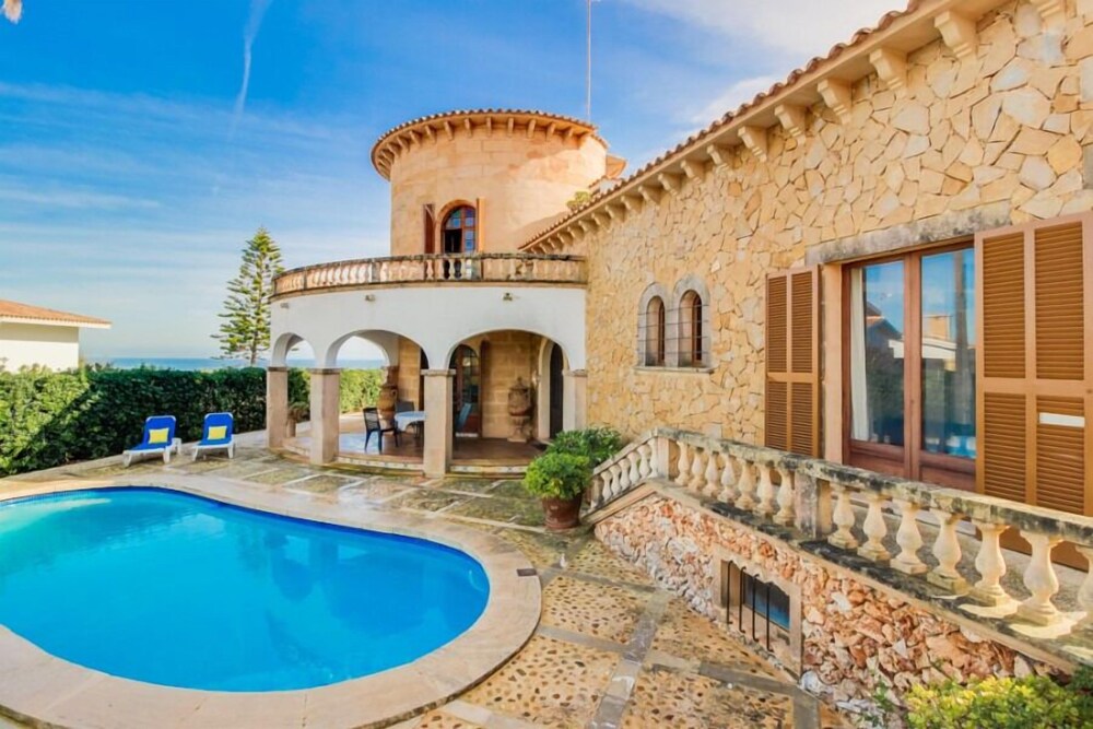 Villa Serral dels Falcons — 4-Star Luxury Hotel in Manacor, Spain