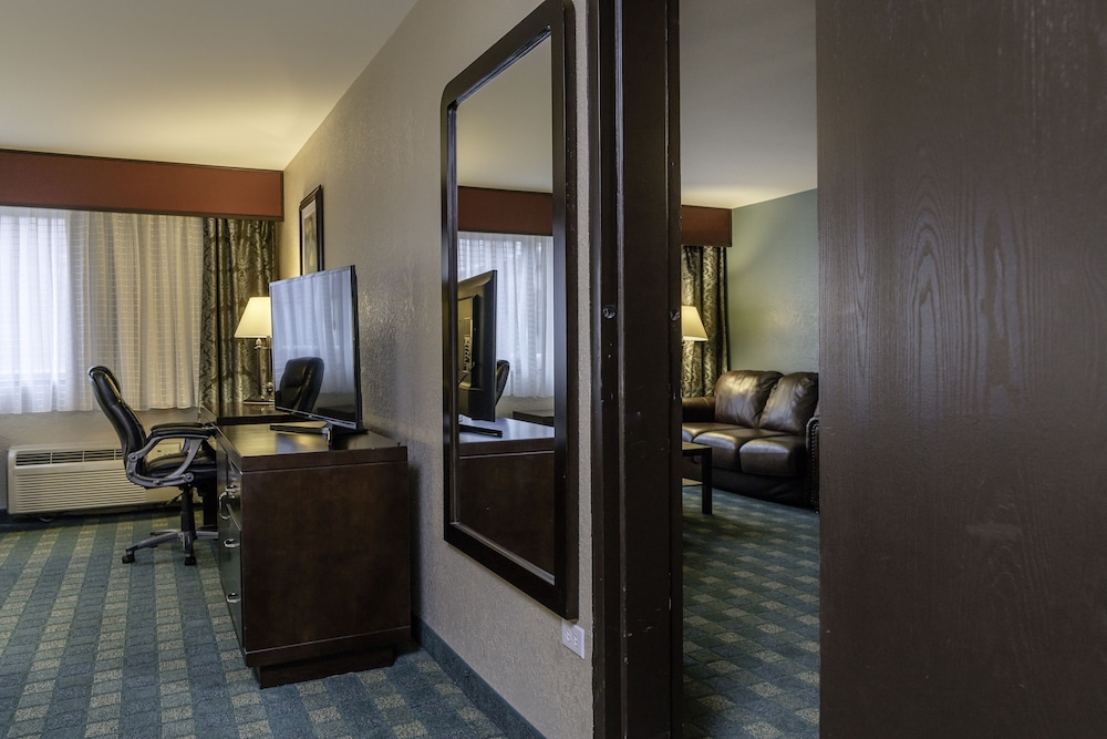 Causeway Bay Hotel - photo 18