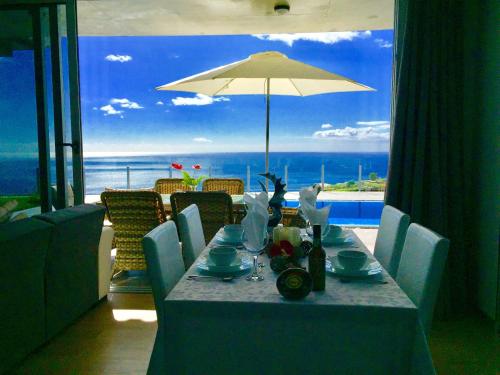 Villa Pinheira III heated pool — 4-Star Luxury Hotel in Calheta, Portugal