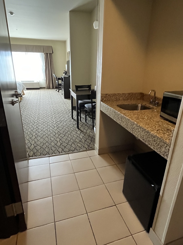 Holiday Inn Express Hotel and Suites Deming Mimbres Valley - photo 11