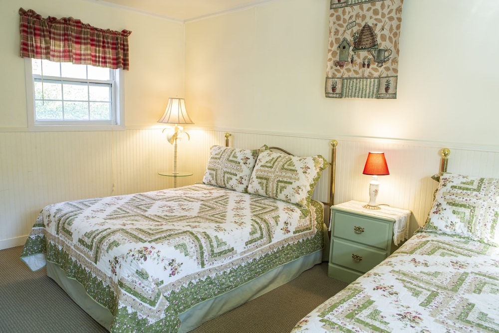 The Chimney Rock Inn & Cottages - photo 2