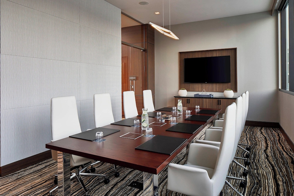 AC Hotel by Marriott Cleveland Beachwood - photo 33