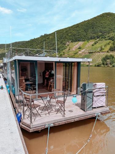 Lilly das Hausboot - last minute hotel in Unknown City