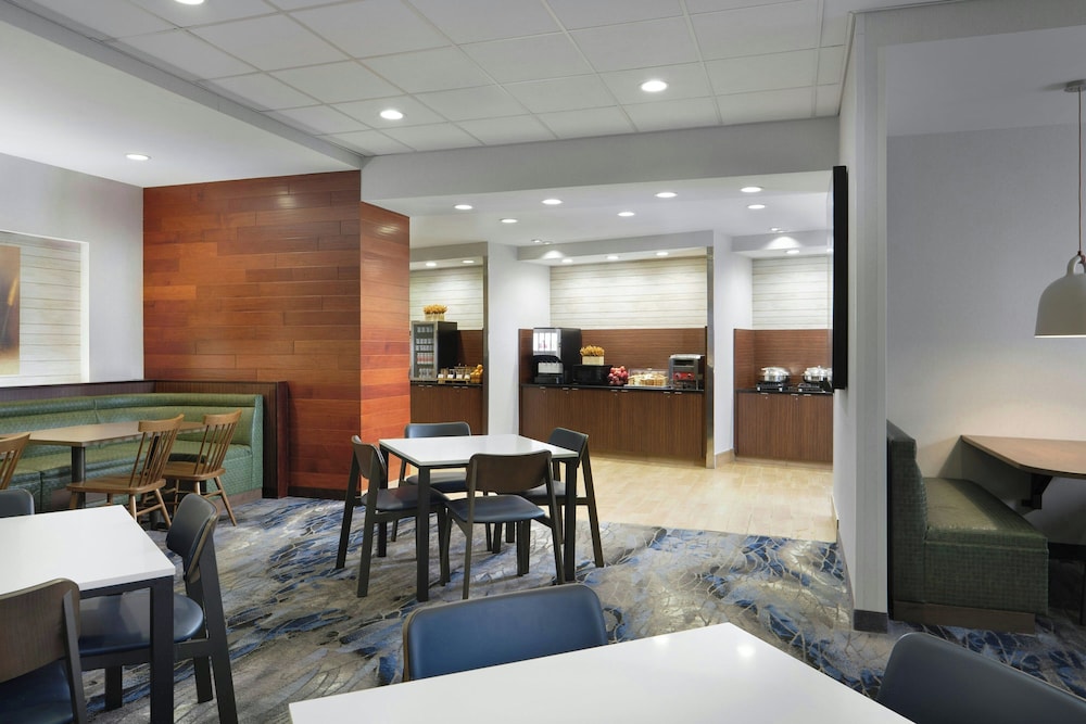 Fairfield Inn & Suites by Marriott Niagara Falls - photo 13